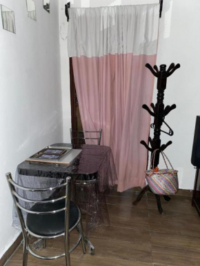 Económico y céntrico cuarto en renta-Baño Priva #B